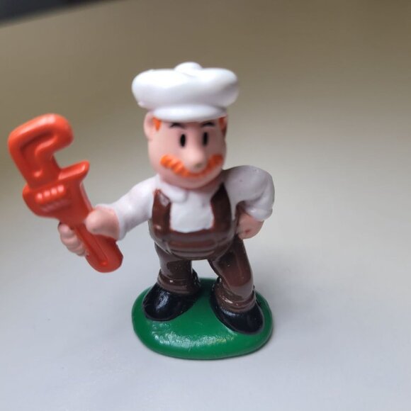 Vintage Train Towns People Plastic 2 Inch Cargo Mechanic Business Commute Play - Picture 3 of 8